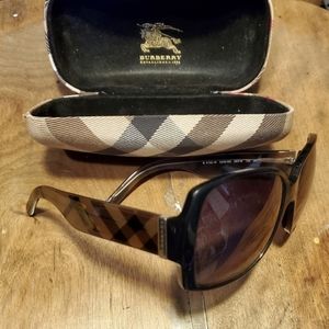🔥Burberry B Square Motif Sunglasses